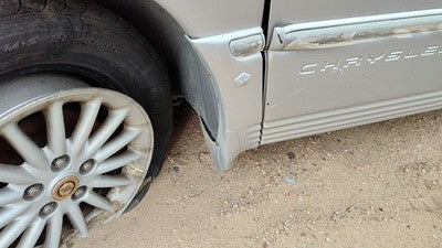 96-00 Town & Country Driver Left Moulding From Fender Trim Strip Silver Sq41