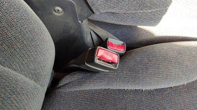 2001 2002 Sierra 2500 Hd Passenger Right Front Seat Belt Buckle Oem Graphite 12d