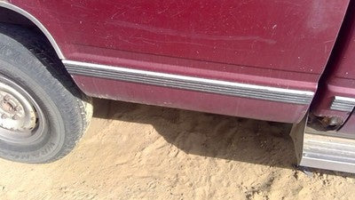 1988 Gmc Sierra 2500 Passenger Right Rear Moulding On Quarter Panel Front Box