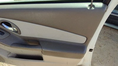 04-05 New Style Malibu Passenger Right Front Door Panel Wth Switches Neutral 52E