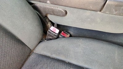07-14 Silverado 2500 Passenger Right Front Seat Belt Buckle Receiver Ebony 19D
