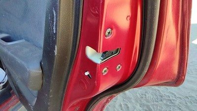 03-04 Mitsubishi Outlander Passenger Right Rear Door Latch With Rods/Cables Back