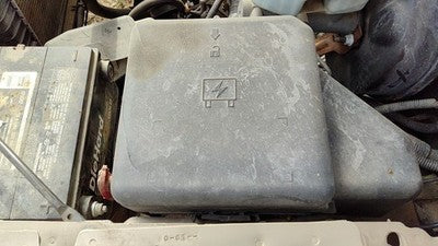 03-05 Silverado 1500 5.3l Engine Fuse Box Power Distribution Panel 15201928