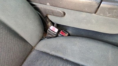 07-14 Silverado 2500 Passenger Right Front Seat Belt Buckle Receiver Ebony 19D