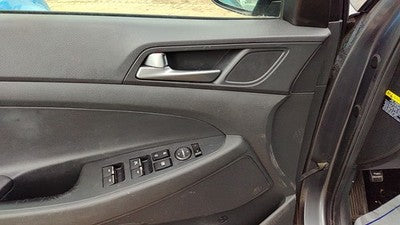 16-18 Hyundai Tucson Driver Left Front Inside Door Trim Panel Only Oem Black Try