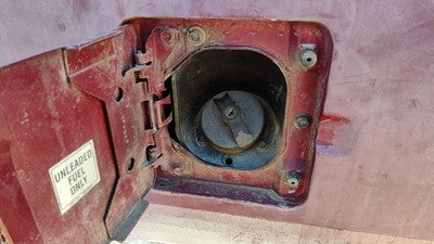 1990-1995 S10 Blazer Fuel Filler Neck Assembly With Gas Cap Oem 15568005