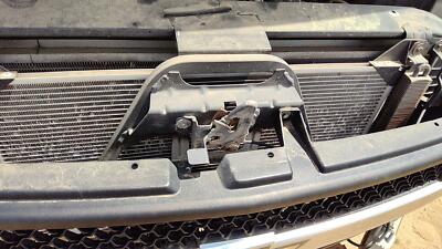 2001 2002 Silverado 2500 Hd Hood Latch Assembly With Bracket Oem 8.1l