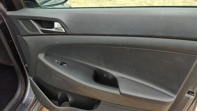 16-18 Hyundai Tucson Passenger Right Front Inside Door Trim Panel Only Black Try
