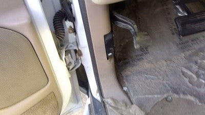 2005 Chevy Suburban Driver Left Lower Kick Trim Panel Oem Tan 522