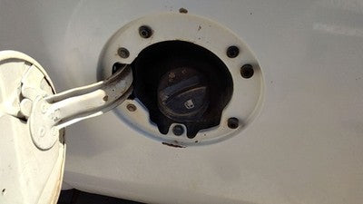 2007-10 Chevy Silverado 2500 Fuel Filler Neck Assembly With Gas Cap Oem 20918330