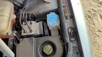 2001-2005 Vw Passat Windshield Washer Fluid Reservoir With Pump Oem Wiper Tank