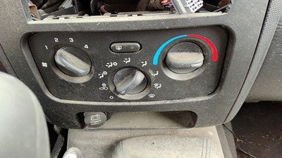 2002-2003 Jeep Liberty Temperature Control Module In Dash Heater Ac Head Unit