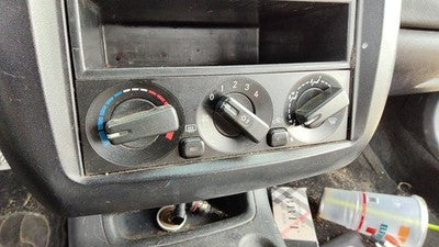 03-05 Mitsubishi Eclipse Temperature Control Module In Dash Heater Ac Head Unit