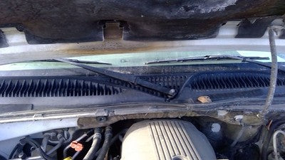 2005 Chevy Suburban Windshield Wiper Cowl Vent Trim Panel Oem Grille
