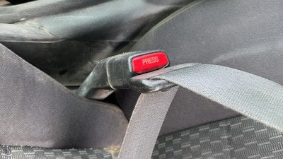 2003-2007 Saturn Ion Driver Left Front Seat Belt Buckle Receiver Oem Black 19E