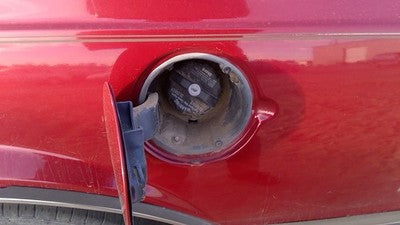 1990-1991 Olds Eighty Eight Fuel Filler Neck Assembly With Gas Cap Oem 22519390