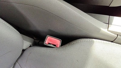2010-12 Chevy Traverse Passenger Right Front Seat Belt Buckle Receiver Oem Gray
