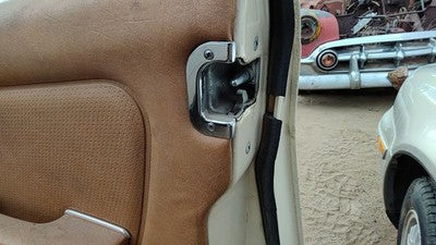 1980 Mercedes 300Td Passenger Right Front Door Latch With Rods/Cables Oem