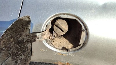 2000-2005 Pontiac Bonneville Fuel Filler Neck Assembly With Gas Cap Oem 25727011