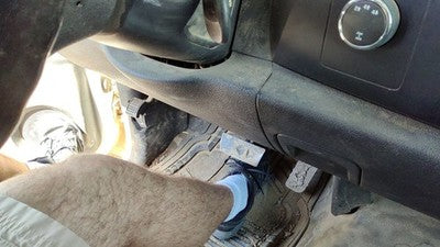 2007 08 Silverado 2500 Lower Dash Under Column Knee Bolster Trim Panel Ebony 19D