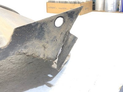 1986 Side Front Lower Rear Wheelhouse Panel W/ Top Seal Oem 14049092