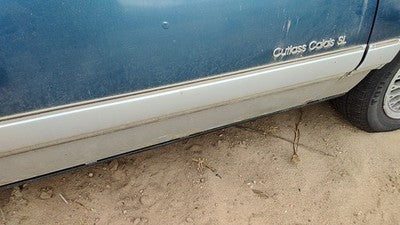 89 Olds Cutlass Calais Passenger Right Front Moulding From Door Trim Blue 2 Door