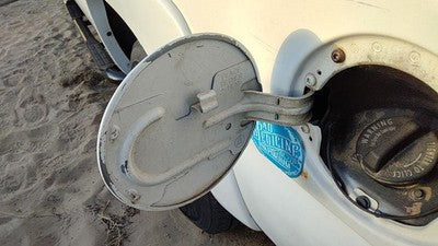 00-06 Chevy Suburban Fuel Tank Door With Hinge Gas Lid Filler 50U Summit White