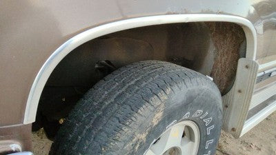 1992-1999 Chevy Suburban Driver Left Front Wheel Flare Moulding Oem Fender