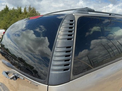 2001 Chevy Suburban Passenger Right Rear Moulding On Quarter Panel Oem