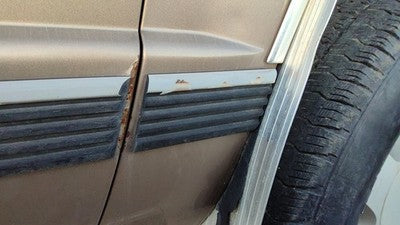 1992-1999 Chevy Suburban Passenger Right Moulding From Fender Oem Trim Strip