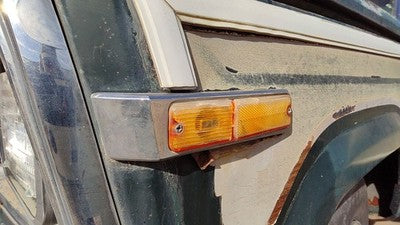 84-91 Grand Wagoneer Driver Left "Front Turn Signal" Light Lamp Fender Mounted