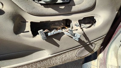 1995-99 Gmc Yukon Driver Left Front Inside Door Trim Panel Only Oem Tan 522