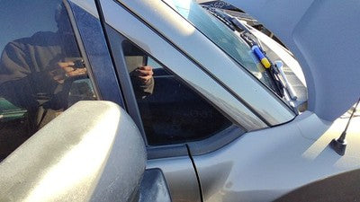 2004-2011 Mitsubishi Endeavor Passenger Right Side Corner Pillar Window Oem Rh