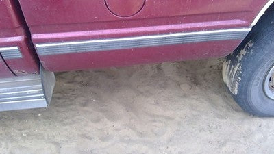 1988 Gmc Sierra 2500 Driver Left Rear Moulding On Quarter Panel Oem Front Box