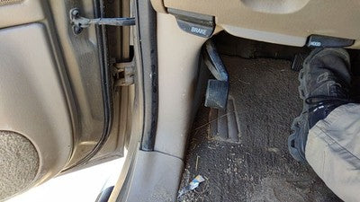 2001 Ford Expedition Driver Left Lower Kick Trim Panel Oem Tan Fh