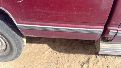 1988 Gmc Sierra 2500 Passenger Right Rear Moulding On Quarter Panel Front Box