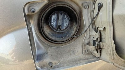 2003-2004 Nissan Xterra Fuel Filler Neck Assembly With Gas Cap Oem Xe 172215S801