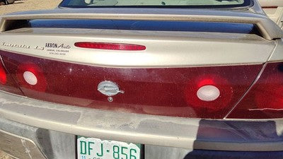 2000-2004 Chevy Impala Center Middle Tail Light Brake Lamp Oem Rear