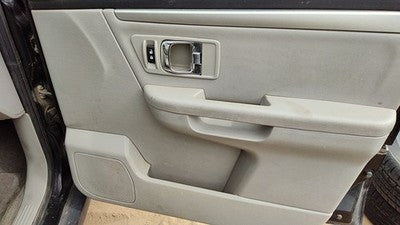 07-09 Grand Vitara Xl-7 Passenger Right Front Door Trim Panel With Switches Gray