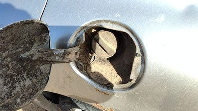 2000-2005 Pontiac Bonneville Fuel Filler Neck Assembly With Gas Cap Oem 25727011