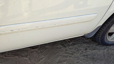 05-07 Caravan Passenger Right Front Moulding From Door Trim Strip White Pw1