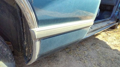 1989 Olds Cutlass Cierra Passenger Right Rear Lower Moulding On Quarter Panel