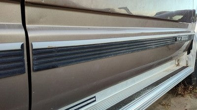 1992-1999 Chevy Suburban Passenger Right Front Moulding From Door Oem Trim Strip