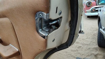 1980 Mercedes 300Td Passenger Right Rear Door Latch With Rods/Cables Oem Back