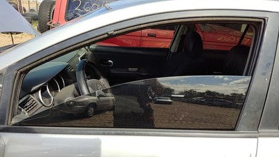 2007-2011 Nissan Versa Driver Left Front Side Window Door Glass Oem 80301El000