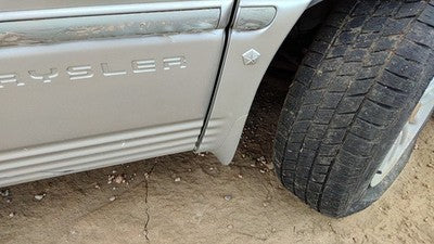 96-00 Town & Country Passenger Right Moulding From Fender Trim Strip Silver