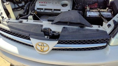 2004-2005 Toyota Sienna Front Grille Assembly Oem White 071 53111Ae020