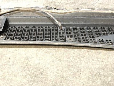 02 Ford F250 Super Duty Windshield Wiper Cowl Vent Trim Panel Grille Powerstroke