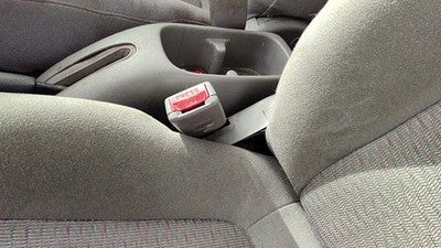 2000-2005 Kia Rio Driver Left Front Seat Belt Buckle Receiver Oem Gray