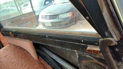 1984 Jeep Grand Wagoneer Passenger Right Inner Quarter Glass Trim Oem